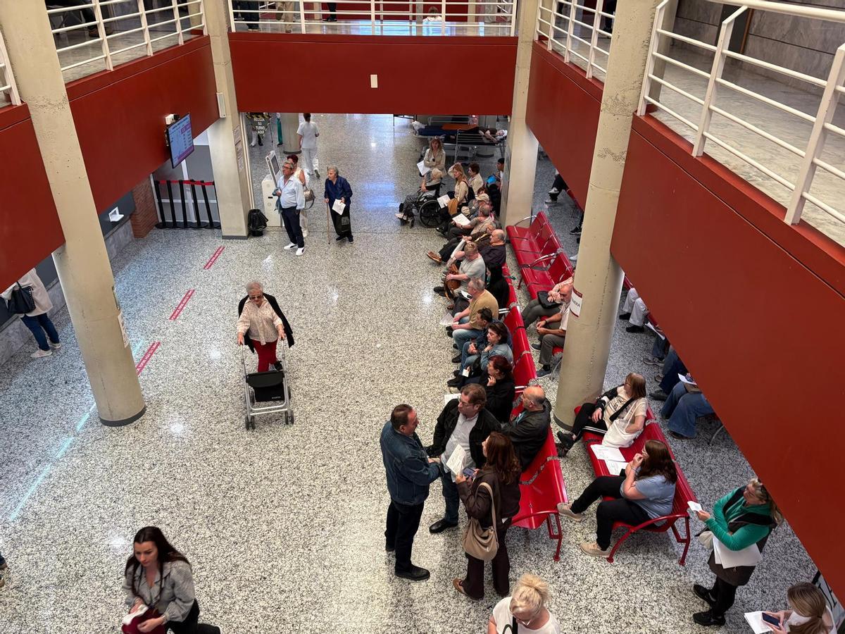 Sala de espera del Policlínico del Hospital Virgen de la Arrixaca de Murcia, esta mañana