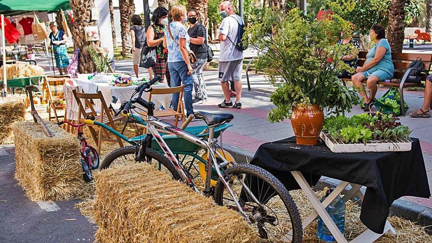 Cinco parkings se convierten en jardines por un día para dibujar una ciudad más social