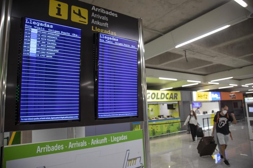 Son Sant Joan prohíbe la entrada si no se lleva tarjeta de embarque