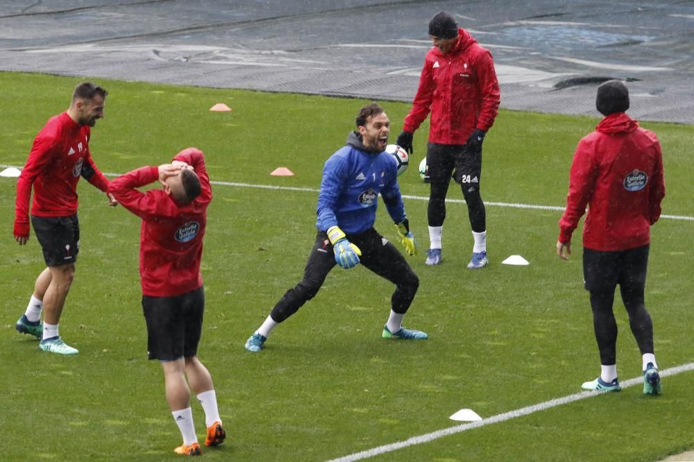 El último entrenamiento del Celta antes de jugar contra el Sevilla // Alba Villar