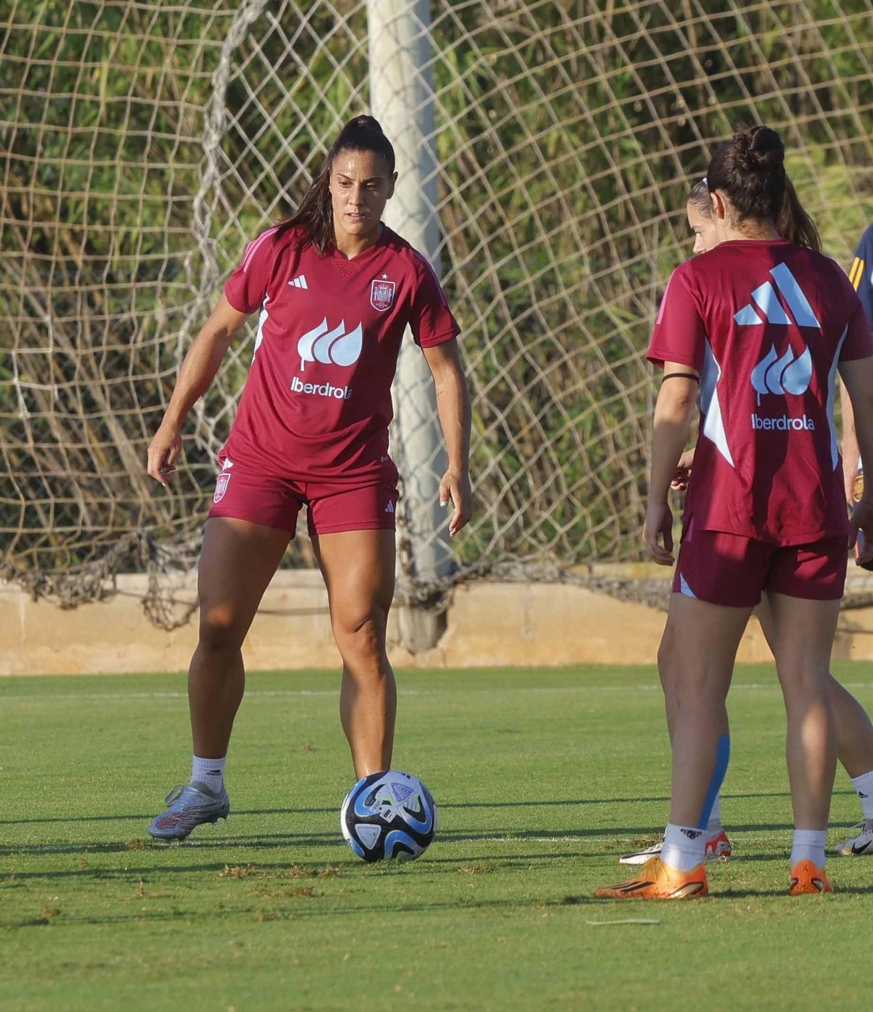 Las futbolistas de la Selección Española ya entrenan en Oliva