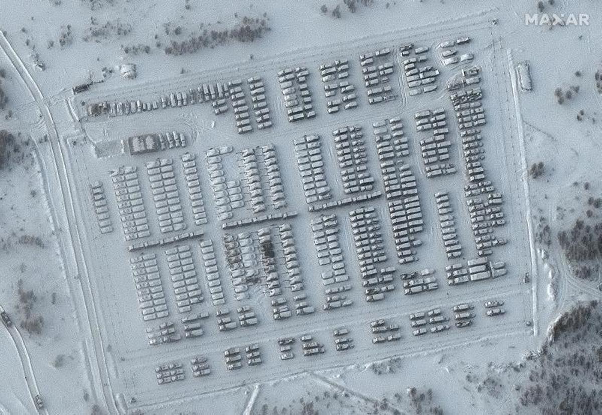 Esta foto de satélite de la firma norteamericana Maxar Tech mostraba el 19 de enero de 2022 la acumulación de vehículos militares rusos en la frontera con Ucrania. Europa carece de una capacidad de esta calidad para su defensa.