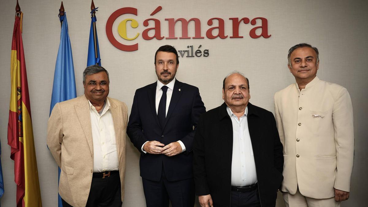 Por la izquierda, Mukesh Guta, Daniel González, Manohar Lal y Amit Suwhney, ayer, en la Cámara de Comercio de Avilés.