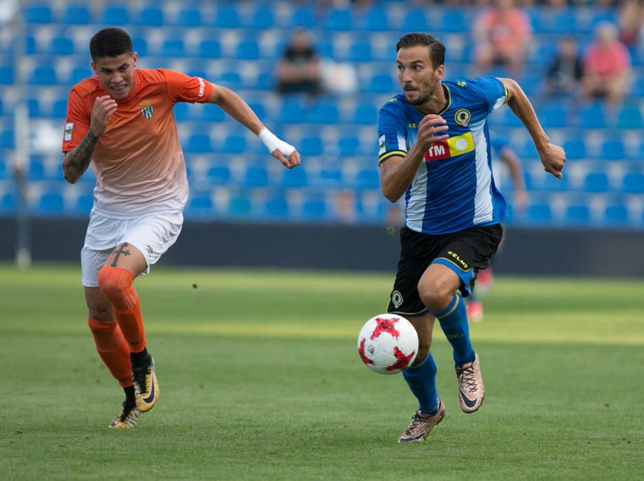 El Hércules despide al técnico argentino tras ganar por 3-2 al Peralada con mucho sufrimiento.