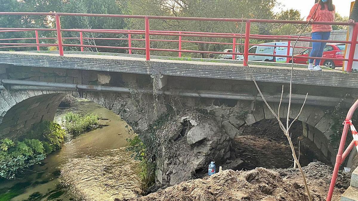 El deterioro del pilar detectado tras la retirada de sedimentos. |   // CEDIDA