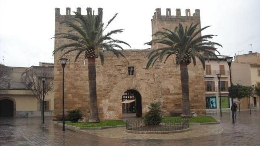 Blick auf das Stadttor Porta del Moll