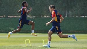 Balde en su primer entreno en Qatar con la selección