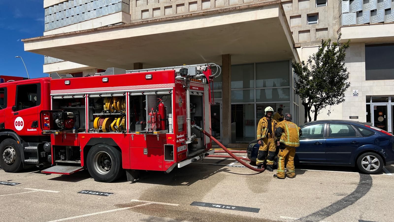 Alarma por un incendio en la Torre Asima, en el Polígono de Son Castelló de Palma