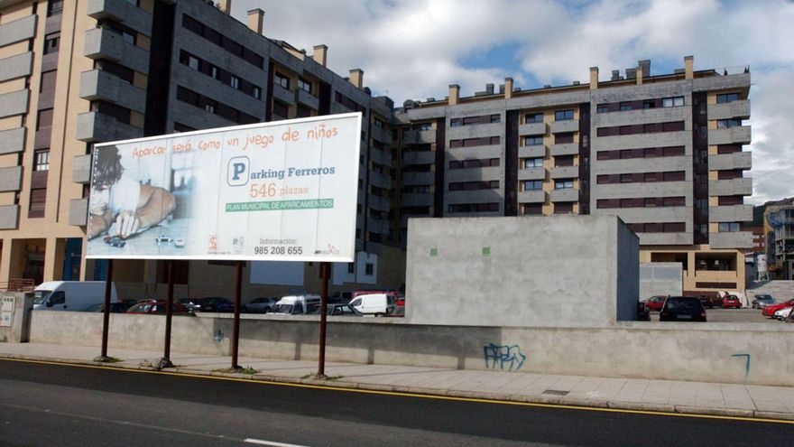 Promoción inicial del parking de Ferreros, situado bajo la plaza del Papa Juan Pablo II, en el año 2011. | LNE