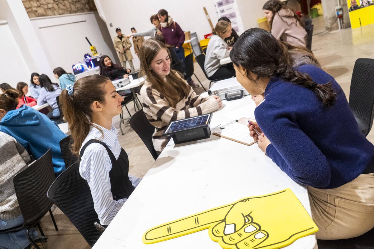 Totes les fotos de la jornada de tarda del programa 'Ambaixadores de les Matemàtiques' Totes les fotos de la jornada de tarda del programa 'Ambaixadores de les Matemàtiques'