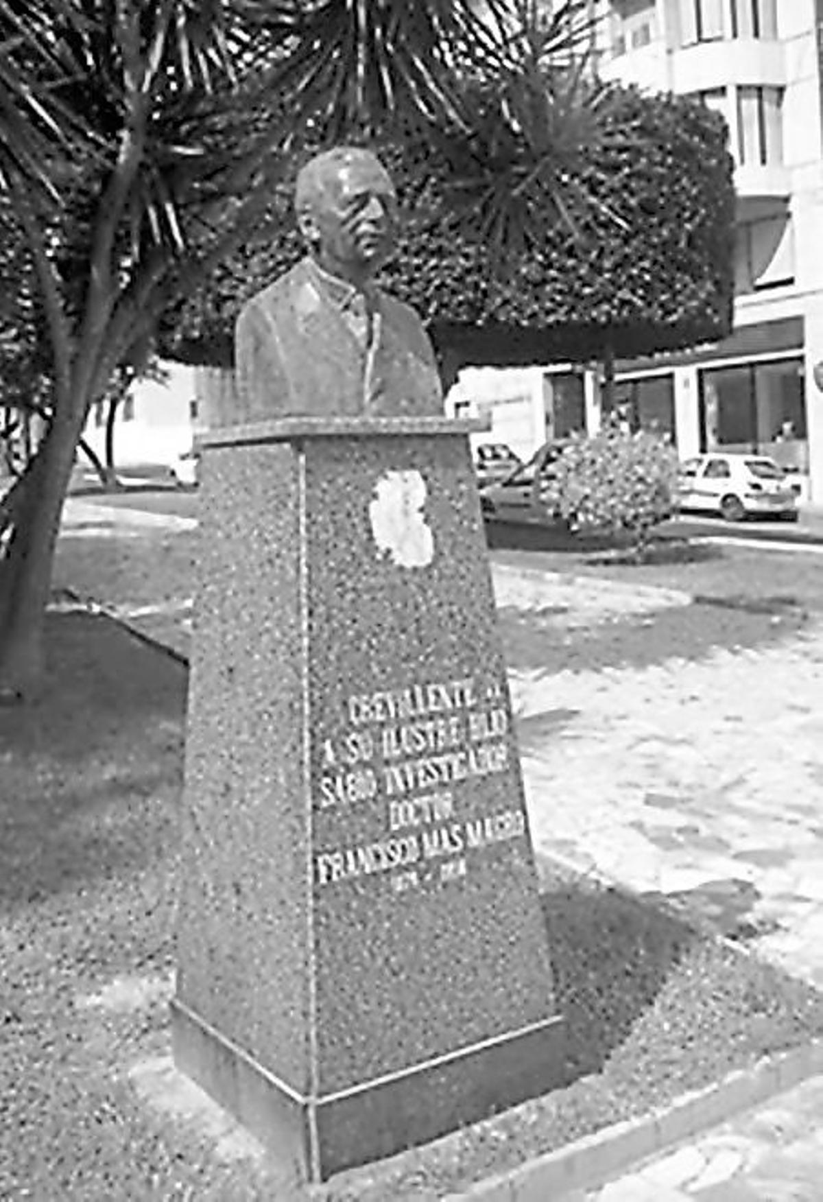 Monumento al Dr. Mas Magro en Crevillent.
