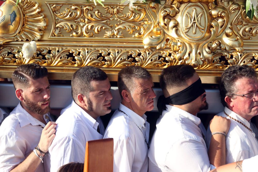 Salida procesional de la Virgen del Carmen de la barriada de El Palo.