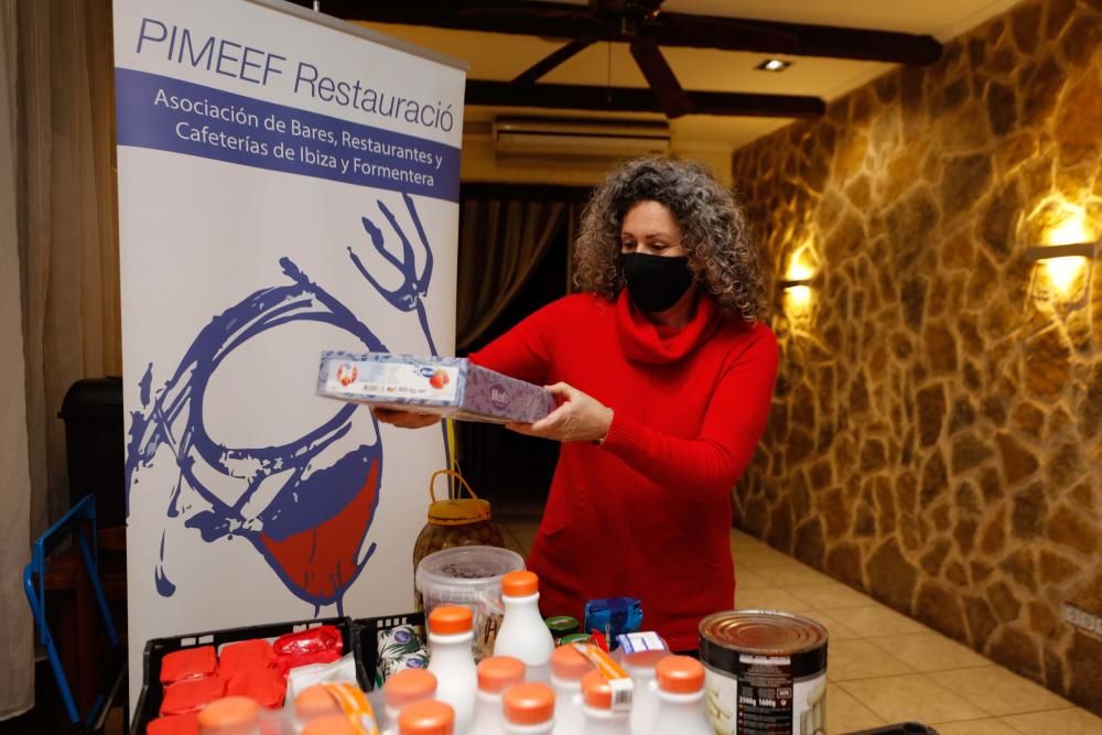 Bares y restaurantes de toda Ibiza donan alimentos para Cáritas y Carritos Solidarios