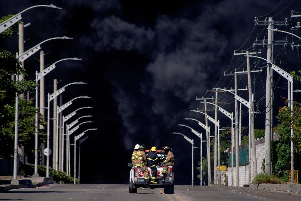 Incendio en un depósito de la compañía petrolera Bravo Petroleum, en Barranquilla.