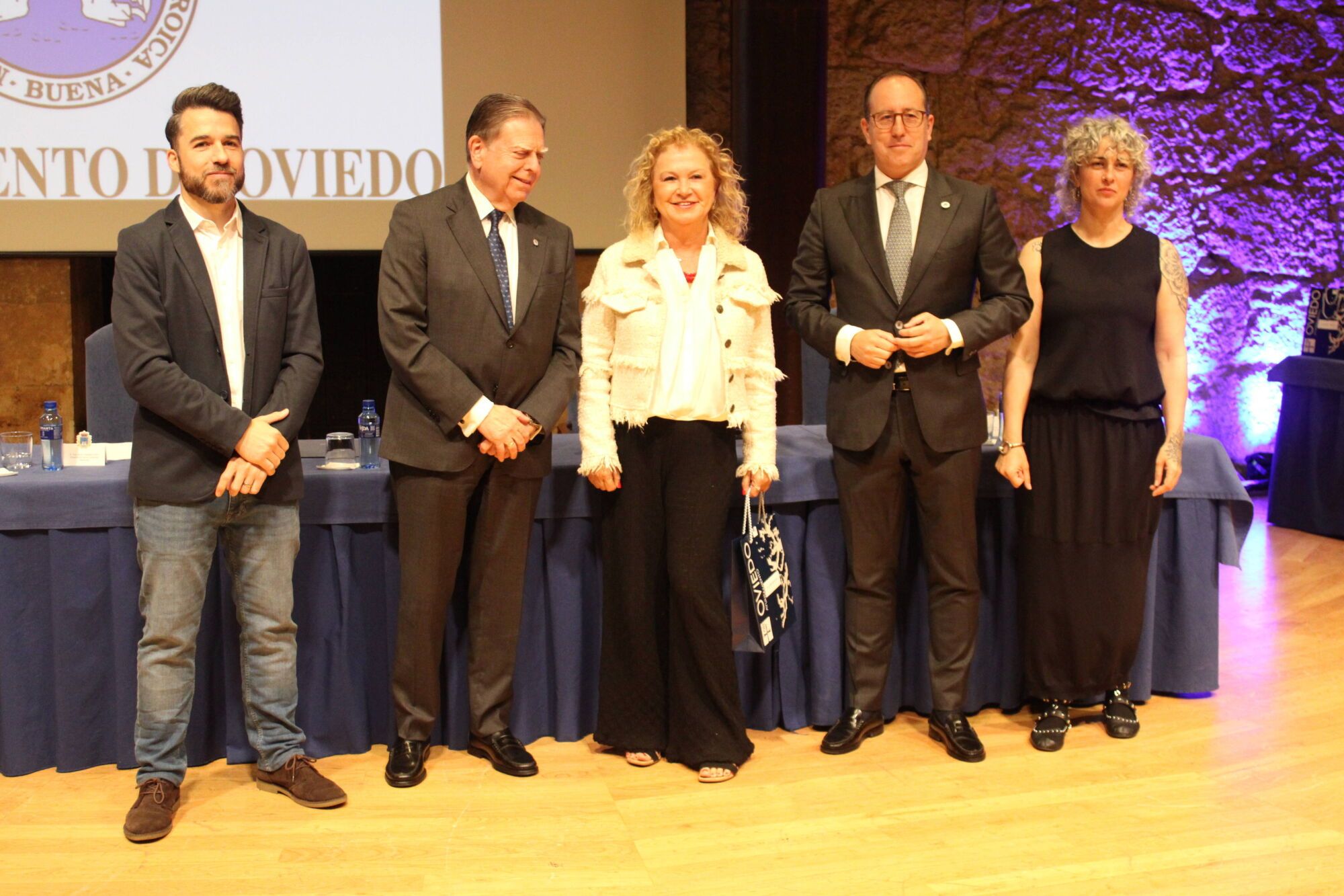 Acto institucional Santa Rita Hora: 11:00 Lugar: Oviedo, Sala de Cámara del Auditorio Príncipe Felipe Descripción: Homenaje a los trabajadores municipales jubilados y a quienes cumplen 25 y 40 años de servicio en el Ayuntamiento.