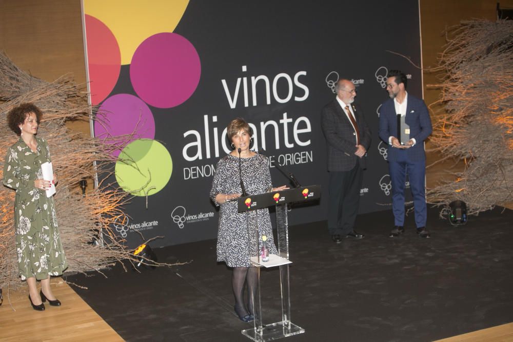 La DOP Vinos Alicante entrega al Museo del Prado el Premio Fondillón