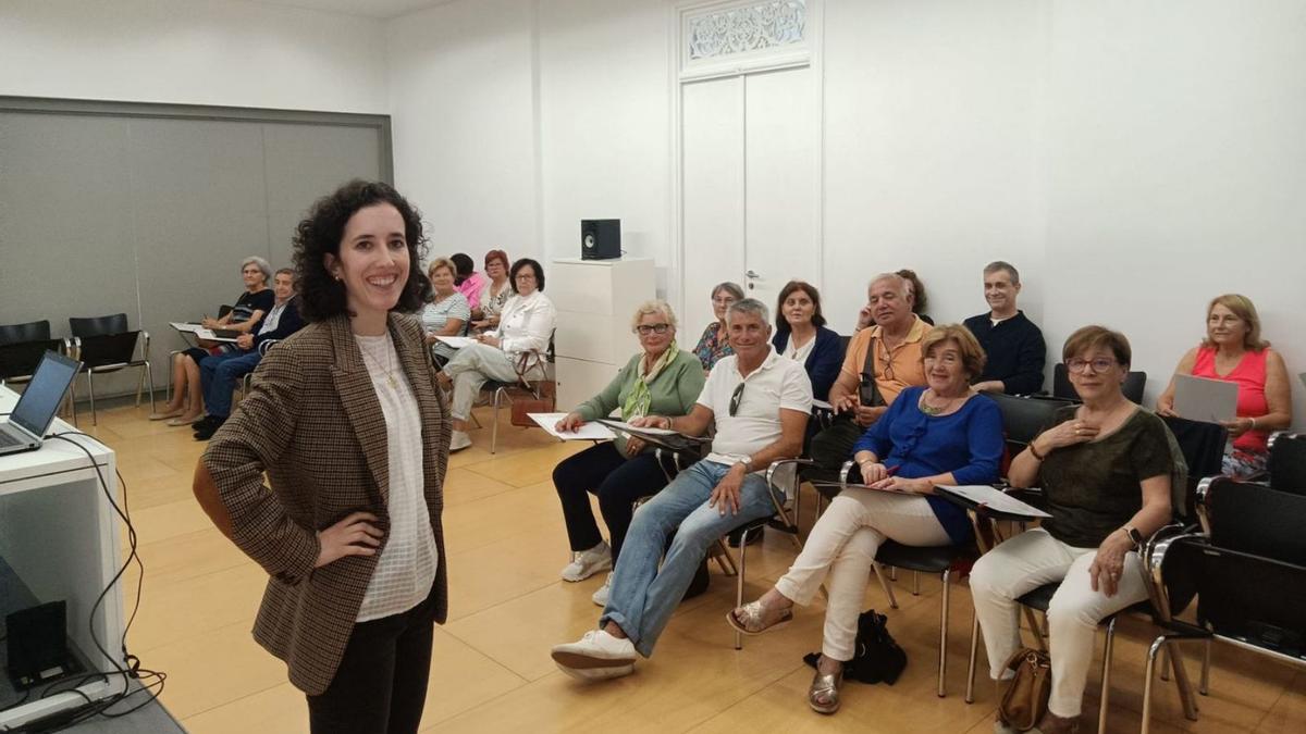 El acto de bienvenida de la UNED de Ourense a los alumnos del programa sénior.  | // FDV