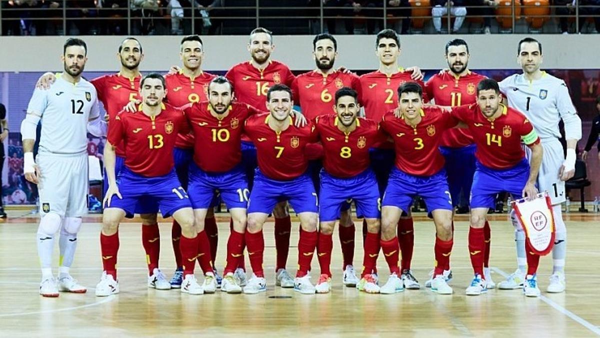 Equipo de España en el partido ante Moldavia.