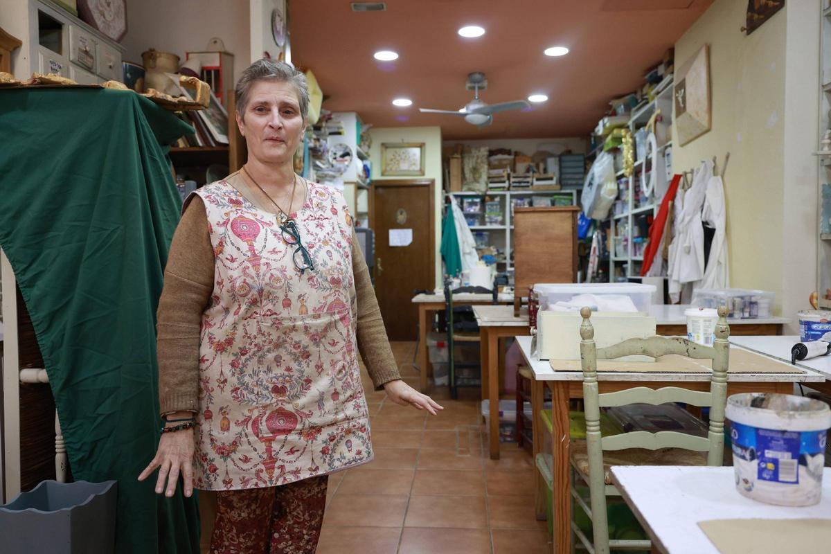 Ana López Talaván, propietaria de la mercería Shasha Artes Decorativas.