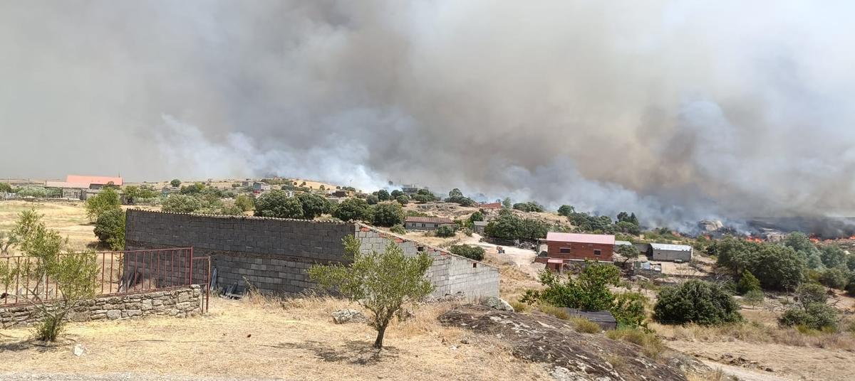 GALERÍA | La residencia de Fermoselle, desalojada por el incendio