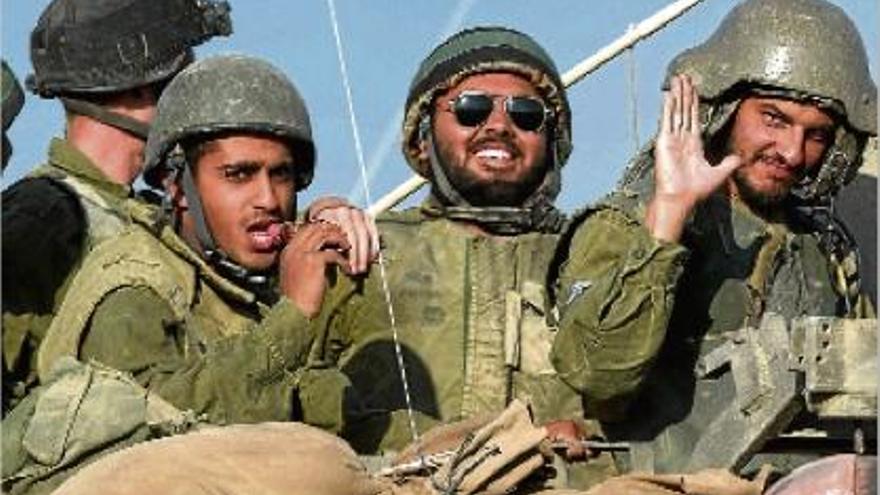 Diversos soldats israelians durant l&#039;ofensiva contra la franja de Gaza