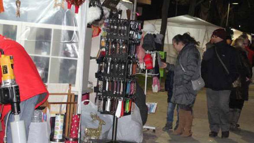 Petrer celebra su primer mercado de Navidad