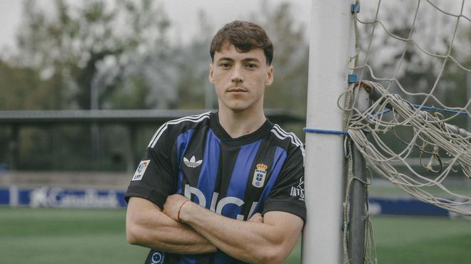 El Oviedo se pone retro: ¿Qué pasó la última vez que jugó con una camiseta así?