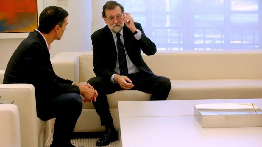 Rajoy apela al consenso con PSOE y Cs ante Cataluña y estudiará sus propuestas