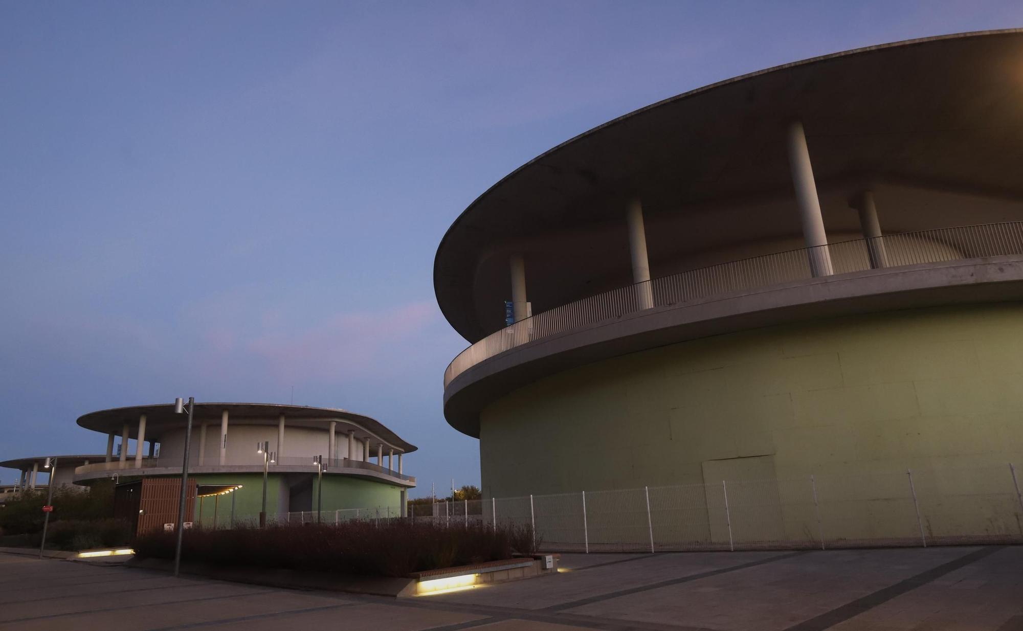 Así están la Torre del Agua y los 'cacahuetes' en desuso de la Expo de Zaragoza