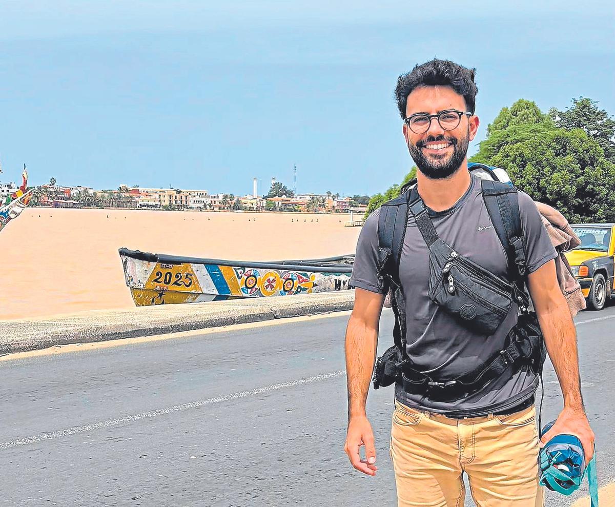 El tinerfeño Nico Orozco, en las calles de Dakar