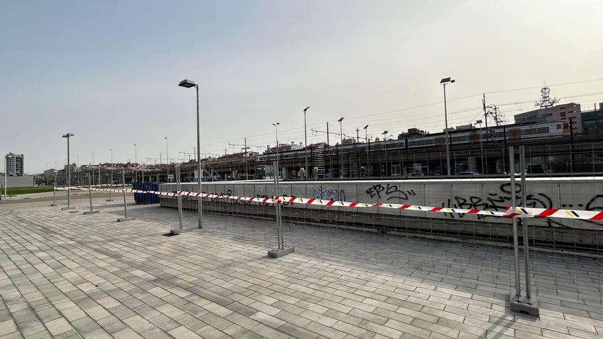 Adif instal·la el jardí vertical a la sortida de l&#039;estació de busos de Girona