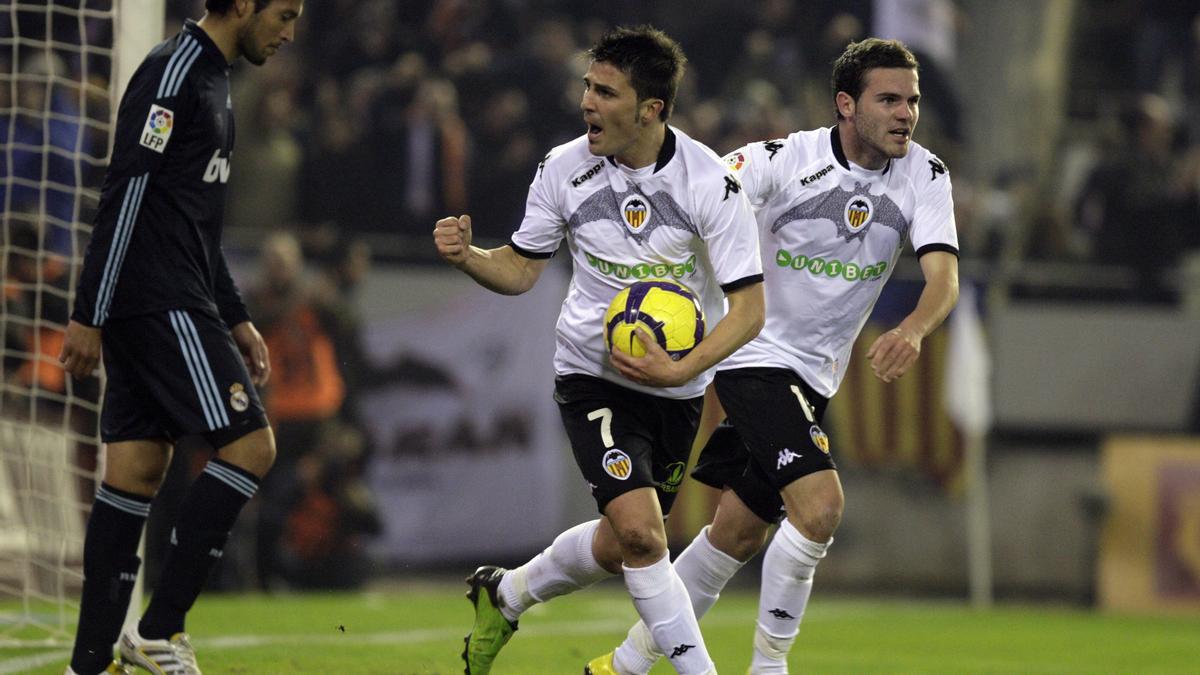 Las últimas dos temporadas de Villa en el Valencia fueron igualmente de exitosas en cuanto a goles, siendo el máximo goleador español de nuevo. Aunque el equipo no pudo levantar ningún título más,  Mestalla disfrutó del carácter y de los goles del asturiano, ya asentado como super clase mundial.