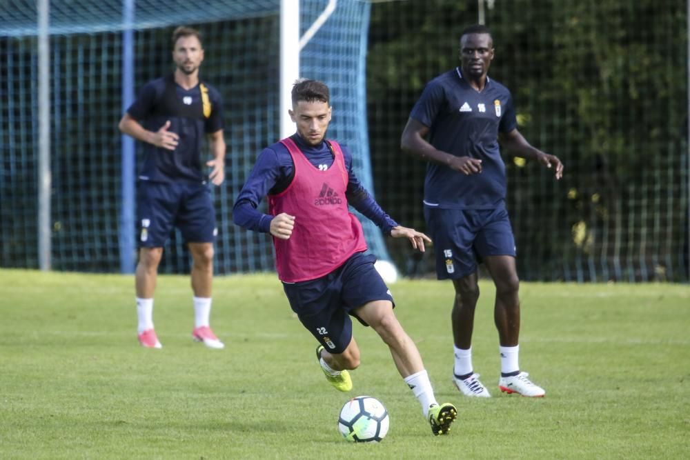 Entrenamiento del Real Oviedo en el Requexón