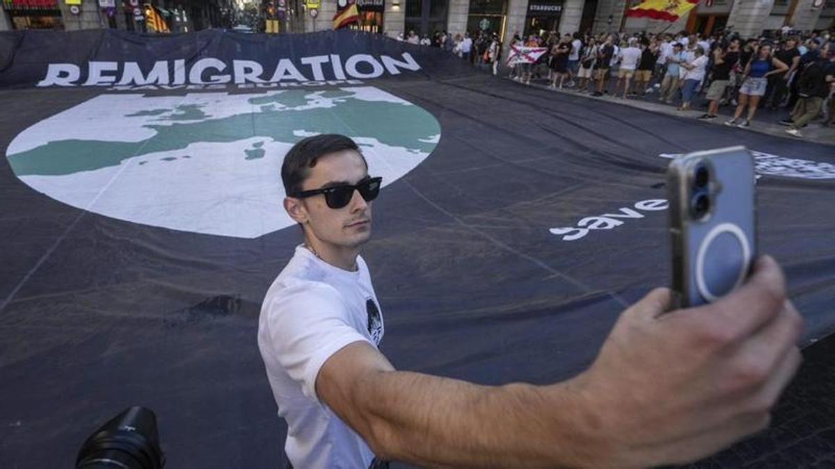 Save Europe Act reuneix un centenar de manifestants