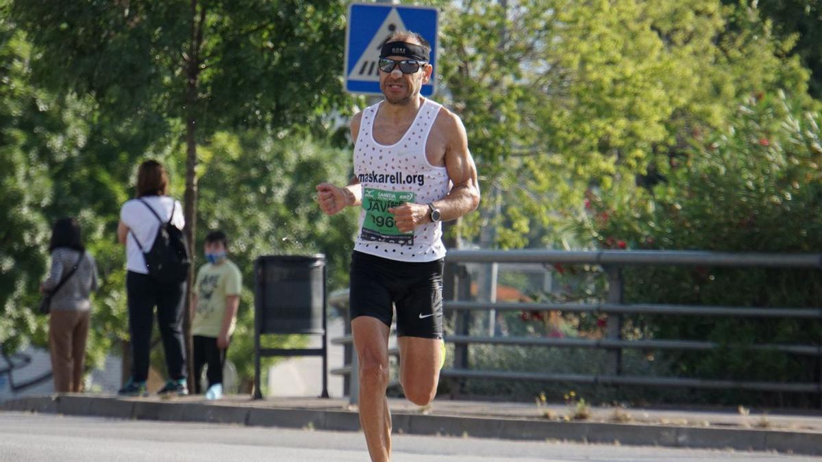 El atleta Javier García Mascarell, en su primera competición tras 2 años y 155 días, en Granollers. | LEVANTE-EMV