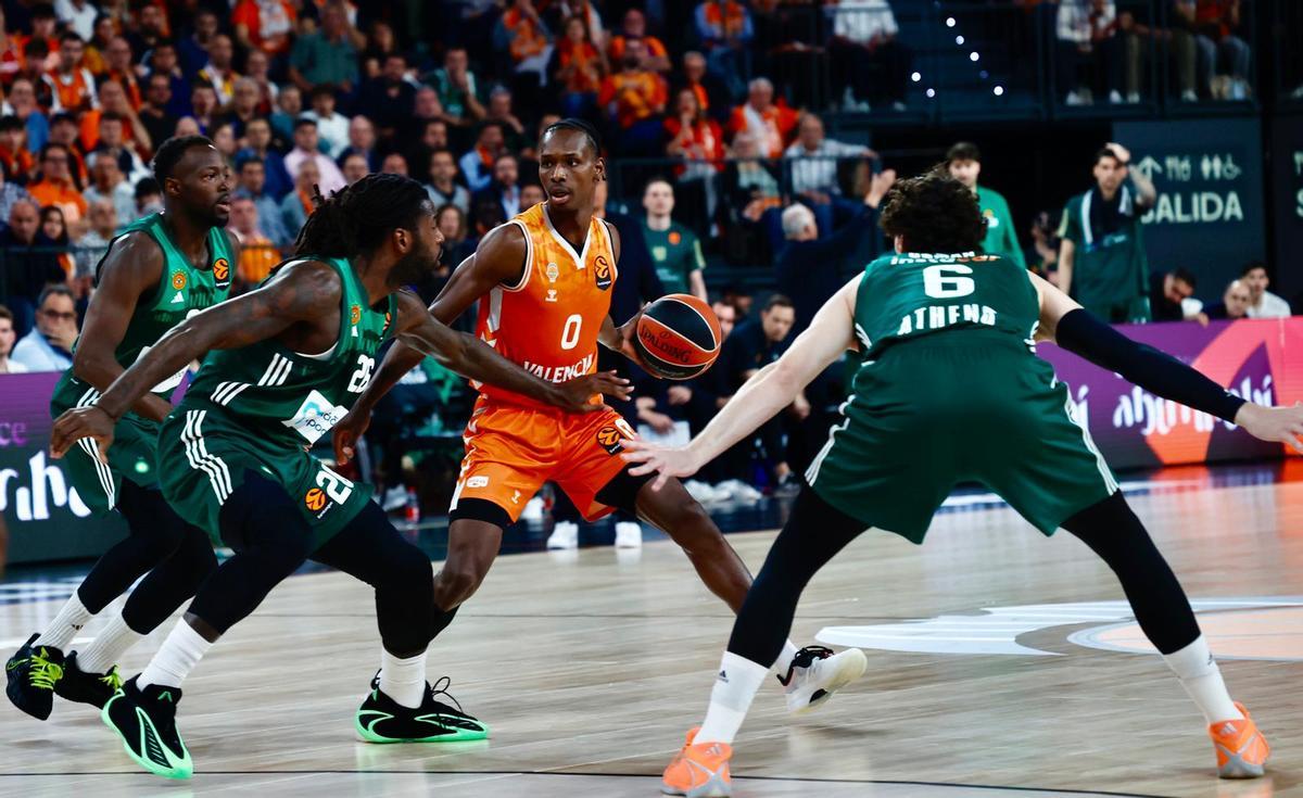 Panathinaikos sobrevive a la última posesión del Valencia Basket en el Roig Arena