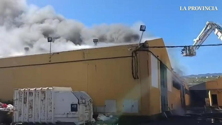 Se activa todo el dispositivo de bomberos por un incendio en Telde
