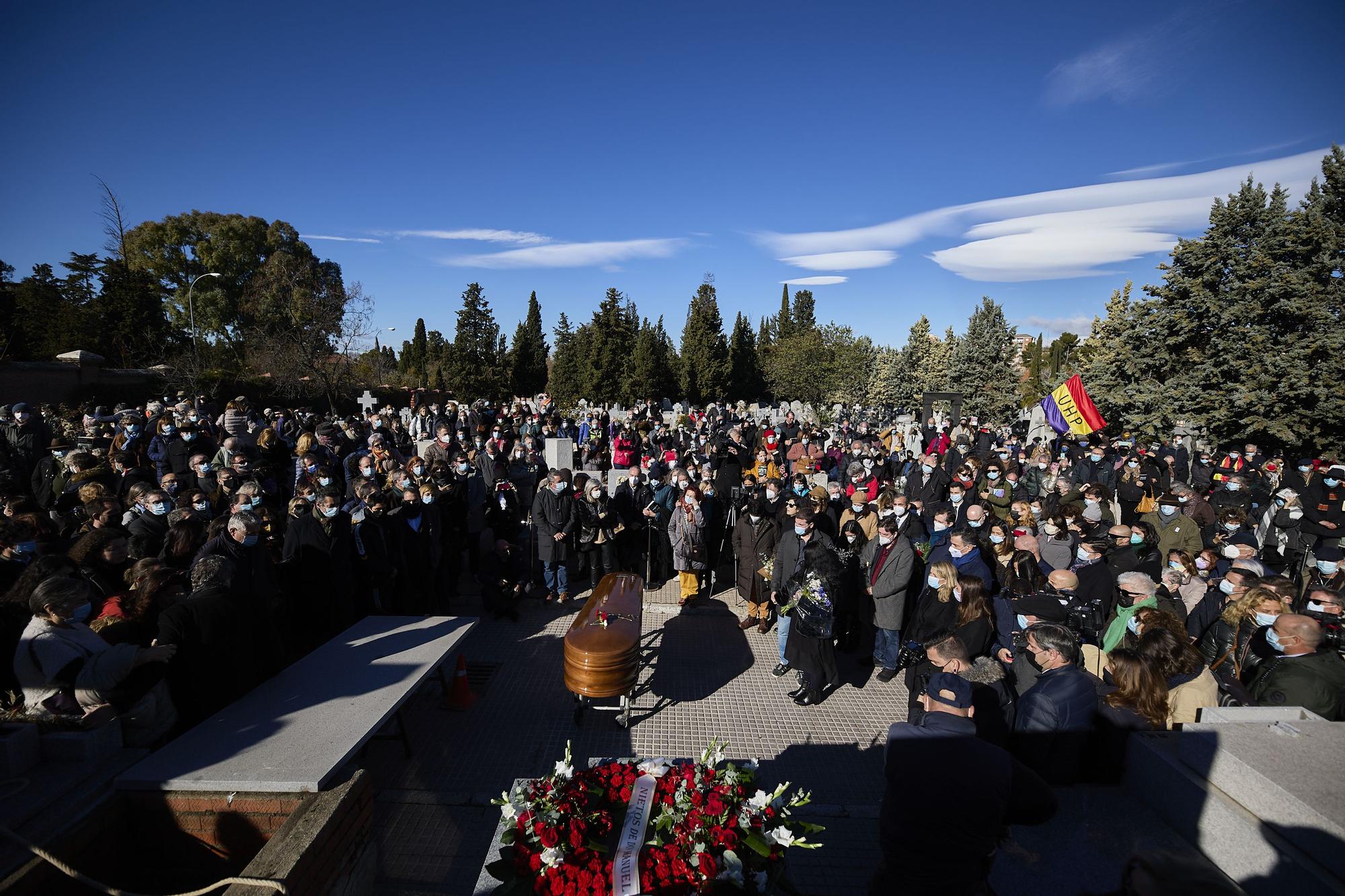 Funeral de Almudena Grandes en el cementerio civil de La Almudena en Madrid, el pasado 29 de noviembre.