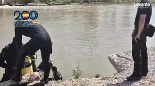 Los buzos del GEO localizan el cuerpo sin vida del joven desaparecido en Acequia de Tormos