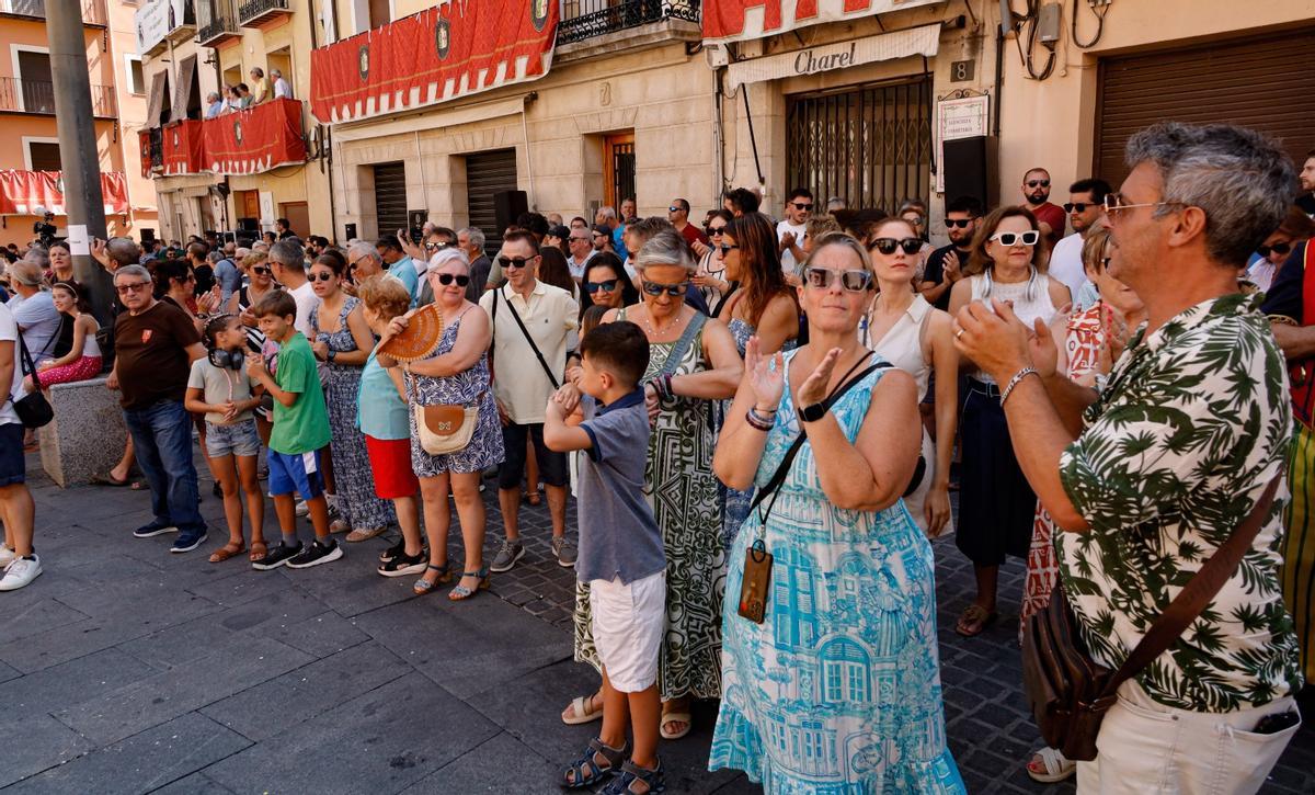 Cocentaina despide sus Moros y Cristianos a golpe de pólvora con las Embajadas y el Alardo