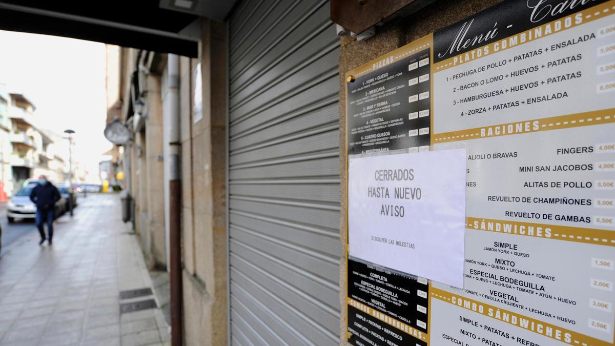 Hostelería cerrada en Silleda durante el máximo nivel de alerta por COVID-19.