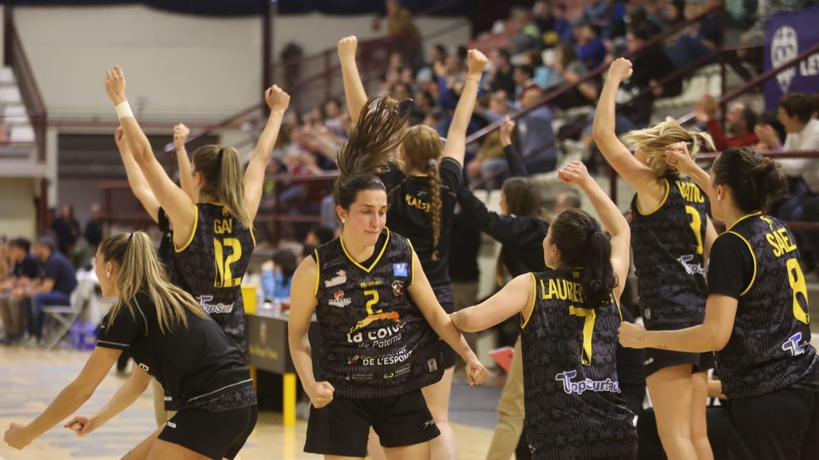 Las mejores imágenes de la celebración del triunfo de la Cordà de Paterna que da acceso al playoff de ascenso