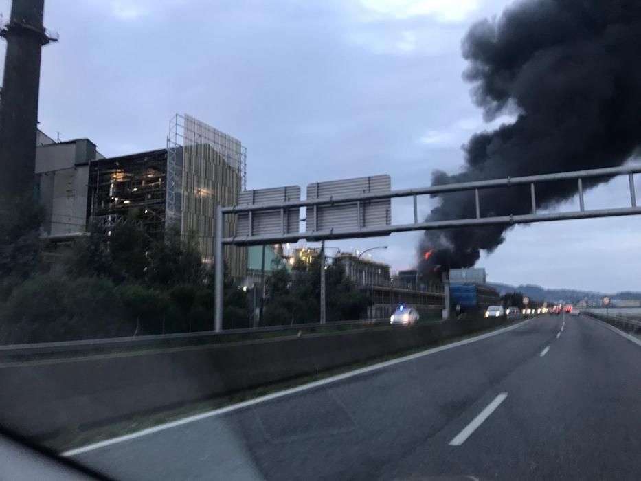 Un incendio en Ence activa alarmas en Pontevedra