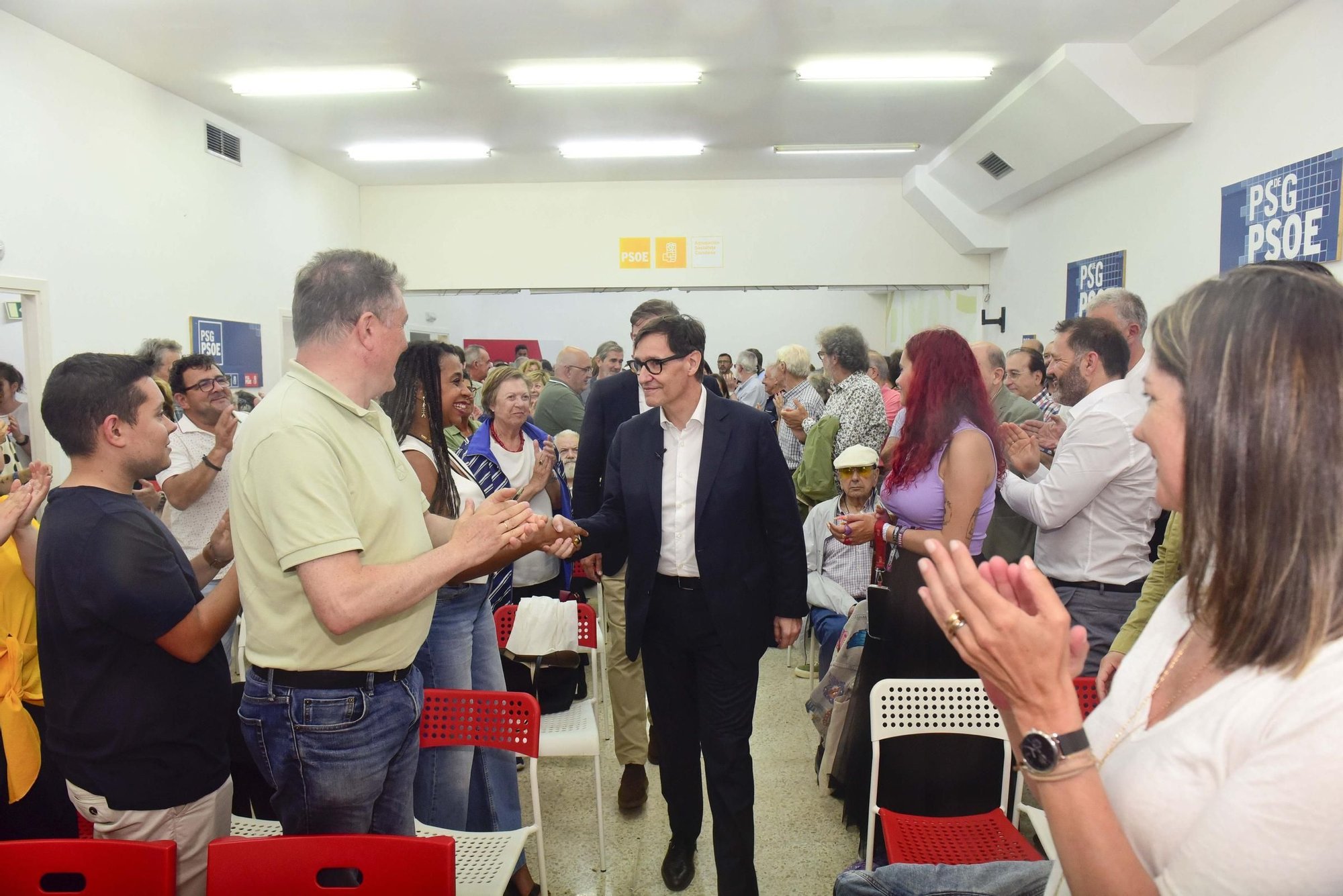 Salvador Illa se reúne con militantes en la sede del PSOE en A Coruña