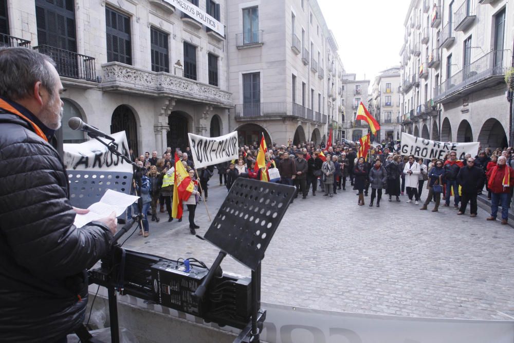 Concentració a Girona contra el canvi de nom de la plaça de la Constitució