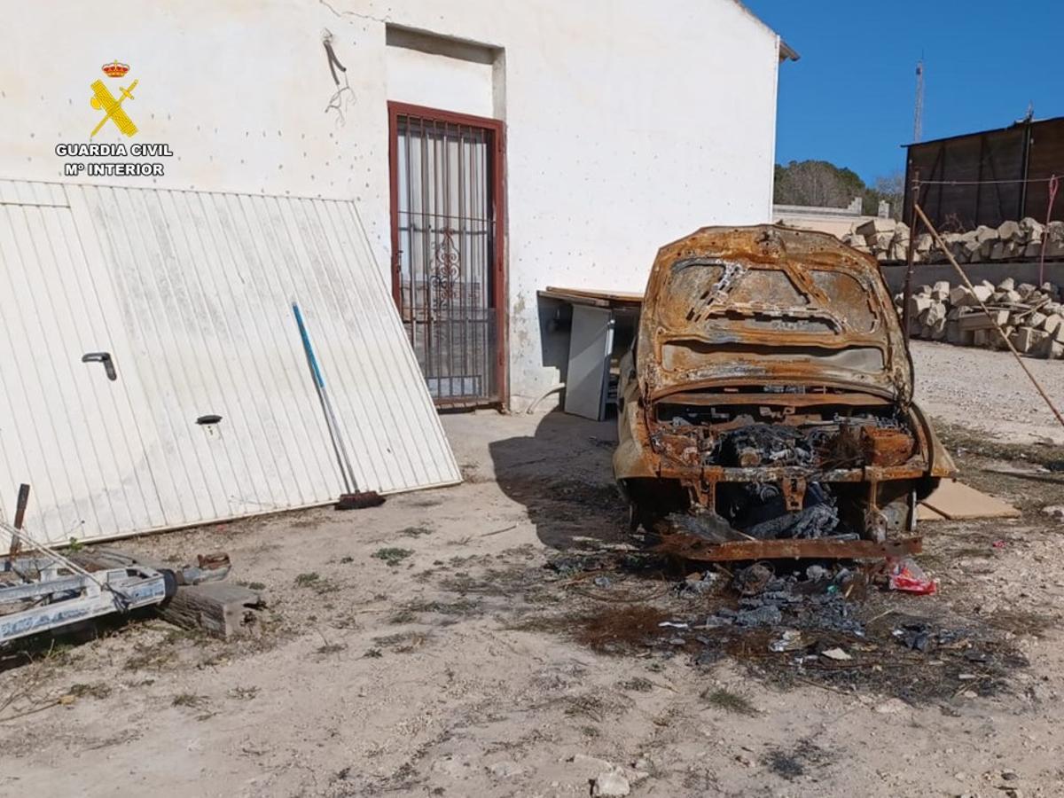 El taller clandestino estaba en una antigua nave ubicada en suelo rústico