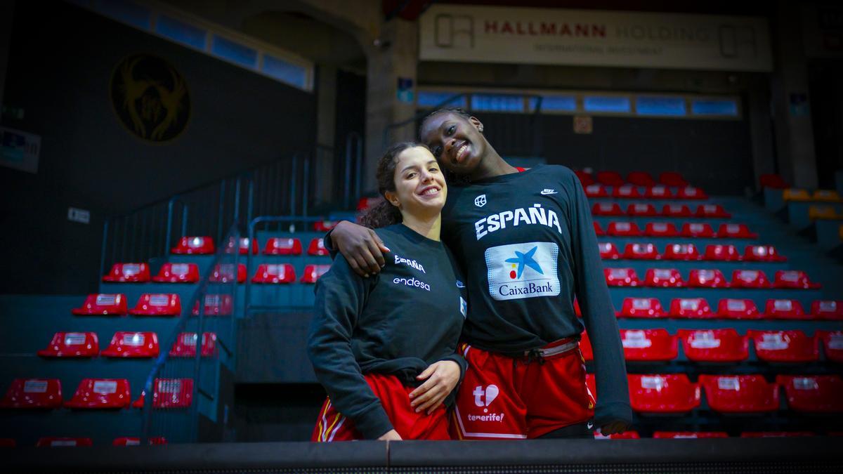 Awa Fam y Elena Buenavida se han ganado un hueco en la primera plantilla del Valencia Basket