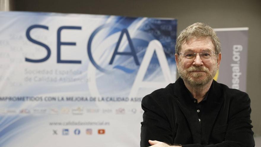 El científico Juan Fueyo inaugura un congreso médico en Gijón: "La viroinmunoterapia podría dar resultados contra los tumores cerebrales en cinco años"