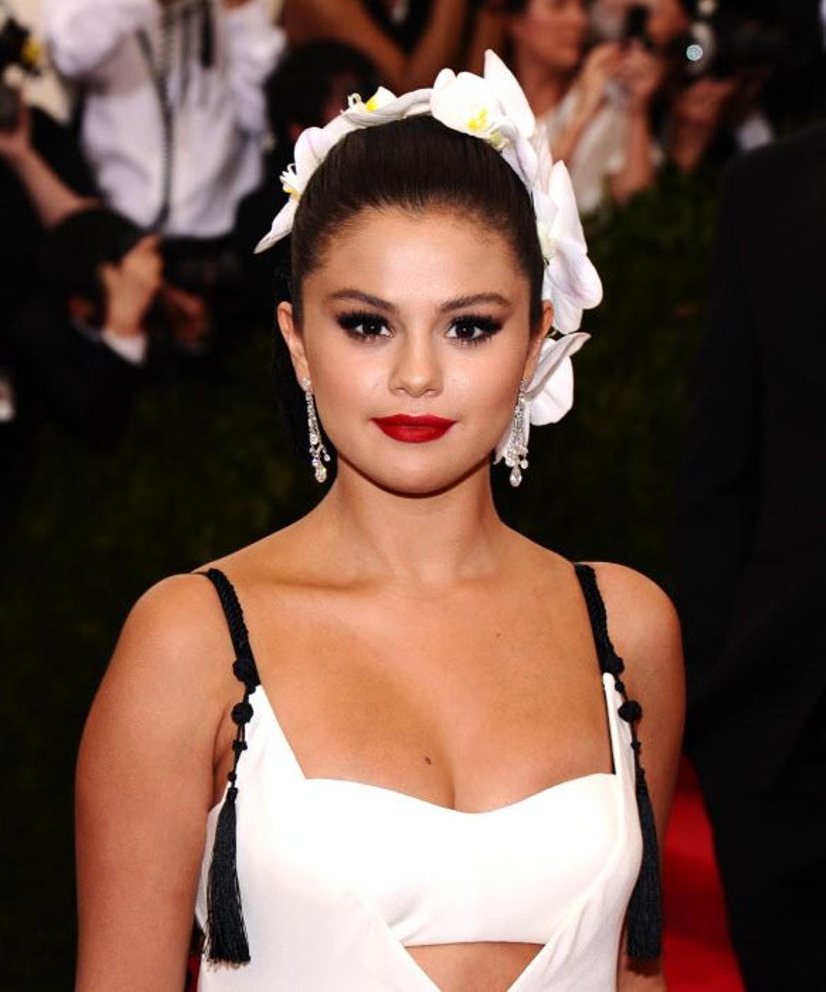 Los recogidos más famosos del MET: Selena Gomez, 2015.