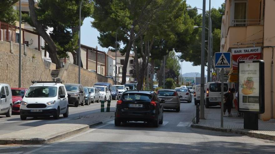 El paso de peatones de la avenida Costa i Llobera de Artà donde ayer falleció Cecilia Esteban.